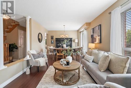 473 Nottingham Crescent, Oshawa, ON - Indoor Photo Showing Living Room