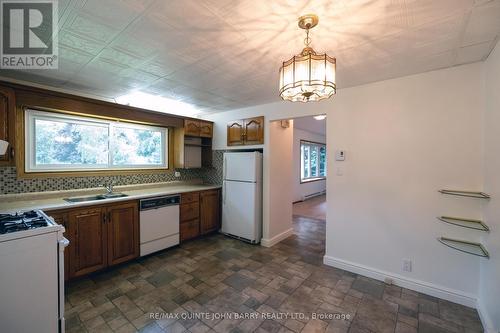 28 Walter Avenue, Quinte West, ON - Indoor Photo Showing Kitchen