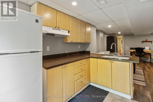 1728 Woodgate Trail, Oshawa, ON - Indoor Photo Showing Kitchen