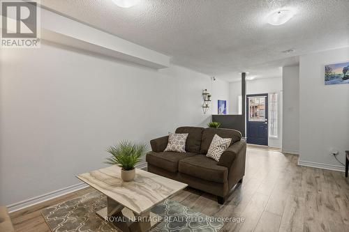 1728 Woodgate Trail, Oshawa, ON - Indoor Photo Showing Living Room