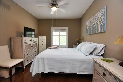 26 Toulon Avenue, Hamilton, ON - Indoor Photo Showing Bedroom