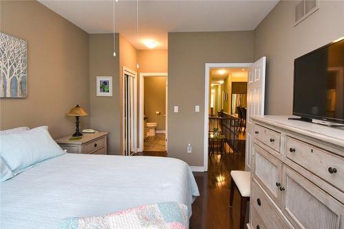 26 Toulon Avenue, Hamilton, ON - Indoor Photo Showing Bedroom