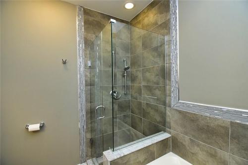 26 Toulon Avenue, Hamilton, ON - Indoor Photo Showing Bathroom