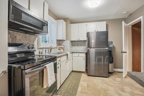 20 Stanmary Drive, St. Catharines, ON - Indoor Photo Showing Kitchen