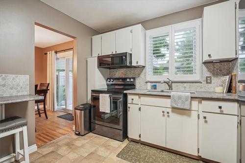 20 Stanmary Drive, St. Catharines, ON - Indoor Photo Showing Kitchen