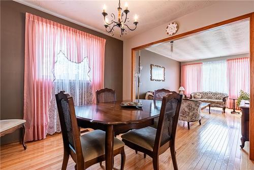 40 Abbot Drive, Hamilton, ON - Indoor Photo Showing Dining Room