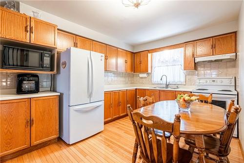 40 Abbot Drive, Hamilton, ON - Indoor Photo Showing Kitchen