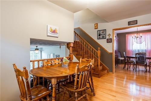 40 Abbot Drive, Hamilton, ON - Indoor Photo Showing Dining Room