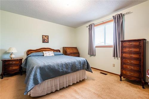 40 Abbot Drive, Hamilton, ON - Indoor Photo Showing Bedroom