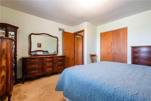 40 Abbot Drive, Hamilton, ON - Indoor Photo Showing Bedroom