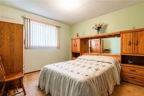 40 Abbot Drive, Hamilton, ON - Indoor Photo Showing Bedroom