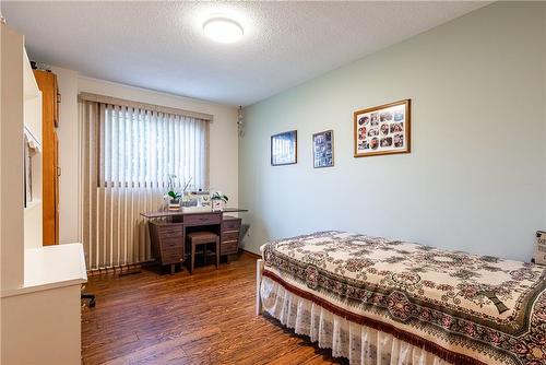 40 Abbot Drive, Hamilton, ON - Indoor Photo Showing Bedroom