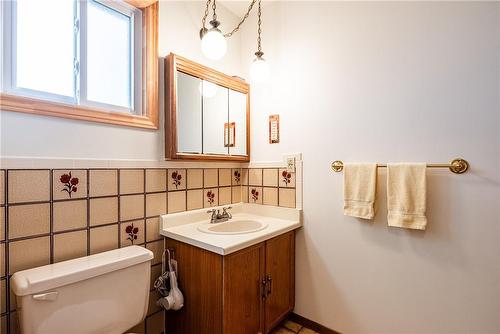 40 Abbot Drive, Hamilton, ON - Indoor Photo Showing Bathroom