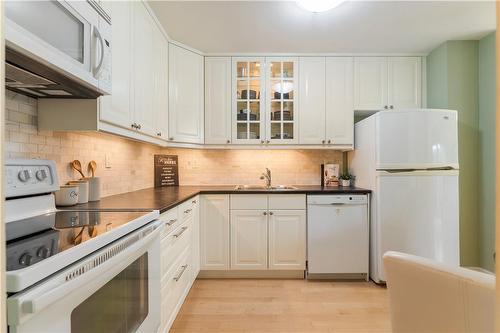 5610 Montevideo Road|Unit #70, Mississauga, ON - Indoor Photo Showing Kitchen