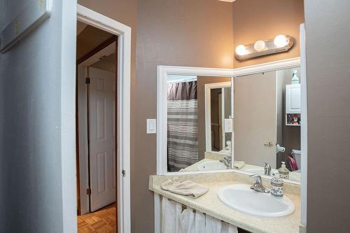 73 Fonthill Road, Hamilton, ON - Indoor Photo Showing Bathroom