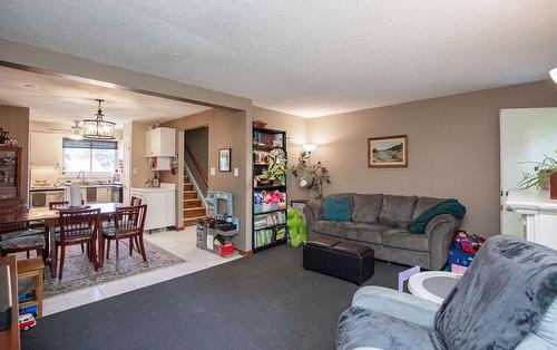 73 Fonthill Road, Hamilton, ON - Indoor Photo Showing Living Room