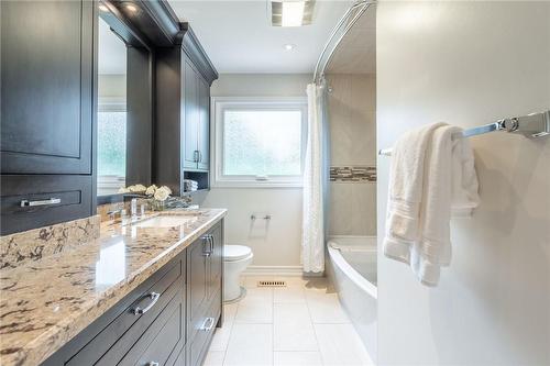 358 Arden Crescent, Burlington, ON - Indoor Photo Showing Bathroom
