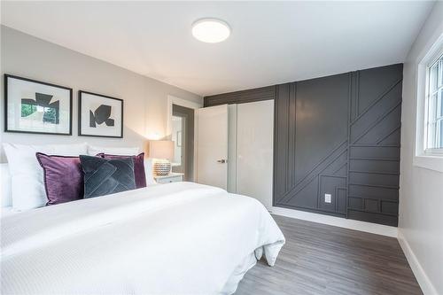 358 Arden Crescent, Burlington, ON - Indoor Photo Showing Bedroom