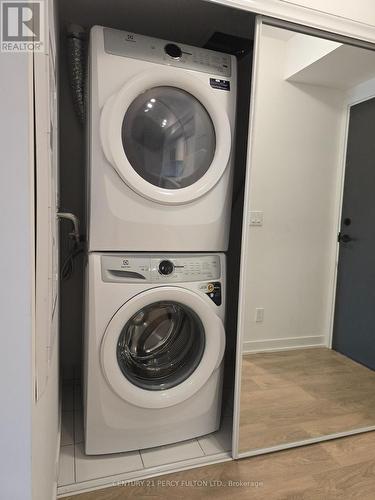 320 - 2033 Kennedy Road, Toronto, ON - Indoor Photo Showing Laundry Room