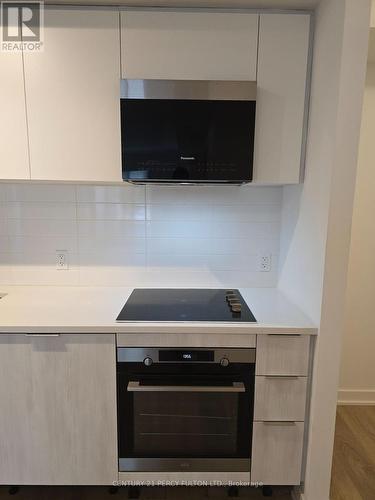 320 - 2033 Kennedy Road, Toronto, ON - Indoor Photo Showing Kitchen