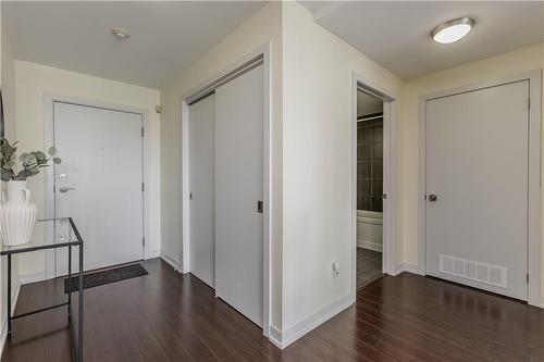 551 Maple Avenue|Unit #814, Burlington, ON - Indoor Photo Showing Other Room