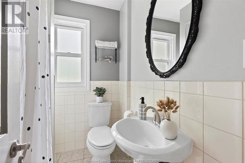 185 Cameron, Windsor, ON - Indoor Photo Showing Bathroom