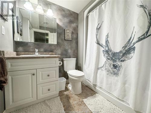 1601 Katella, Windsor, ON - Indoor Photo Showing Bathroom
