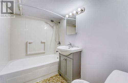 648 Pierre Unit# 3, Windsor, ON - Indoor Photo Showing Bathroom