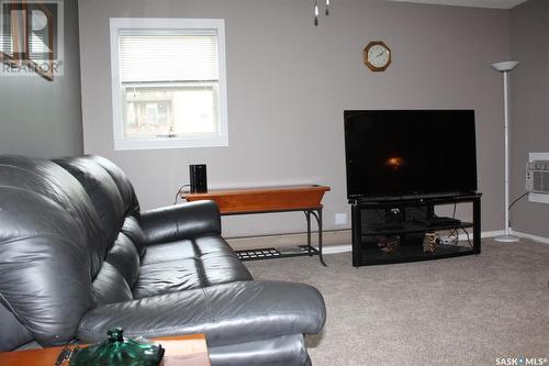 21 228 3Rd Street, Weyburn, SK - Indoor Photo Showing Other Room