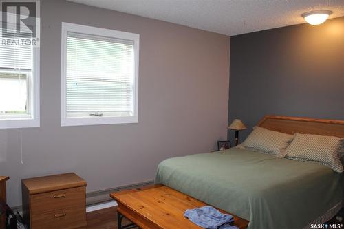 21 228 3Rd Street, Weyburn, SK - Indoor Photo Showing Bedroom