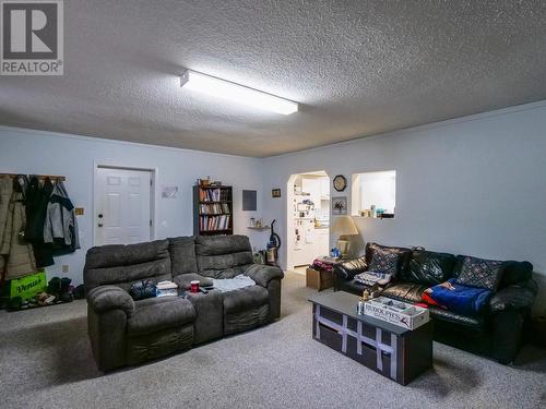 807 Avery Avenue, Quesnel, BC - Indoor Photo Showing Living Room