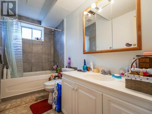807 Avery Avenue, Quesnel, BC - Indoor Photo Showing Bathroom