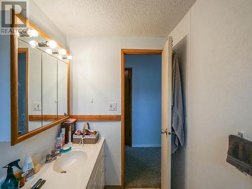 807 Avery Avenue, Quesnel, BC - Indoor Photo Showing Bathroom