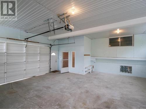 807 Avery Avenue, Quesnel, BC - Indoor Photo Showing Garage