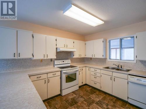 807 Avery Avenue, Quesnel, BC - Indoor Photo Showing Kitchen With Double Sink