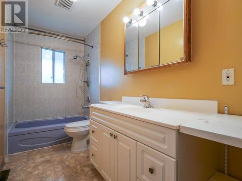 807 Avery Avenue, Quesnel, BC - Indoor Photo Showing Bathroom