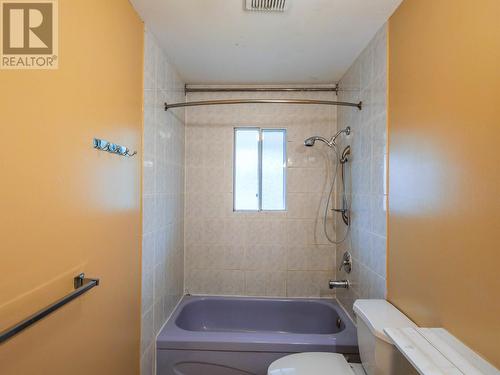 807 Avery Avenue, Quesnel, BC - Indoor Photo Showing Bathroom