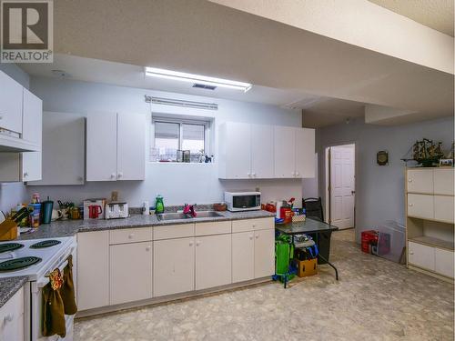 807 Avery Avenue, Quesnel, BC - Indoor Photo Showing Kitchen