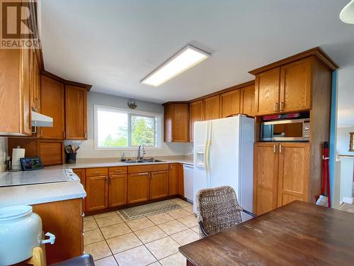 1738 Rushbrook Avenue, Prince Rupert, BC - Indoor Photo Showing Kitchen With Double Sink