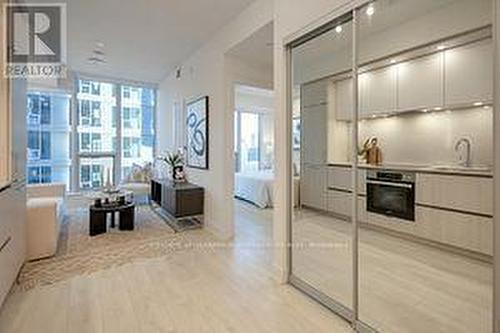 3215 - 35 Mercer Street, Toronto, ON - Indoor Photo Showing Kitchen With Upgraded Kitchen