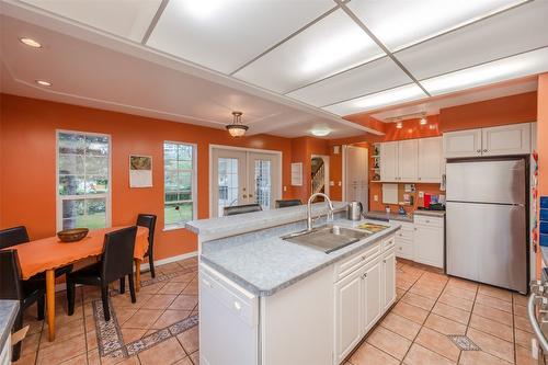 548 Burns Street, Penticton, BC - Indoor Photo Showing Kitchen