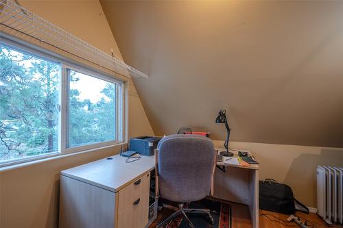 548 Burns Street, Penticton, BC - Indoor Photo Showing Office