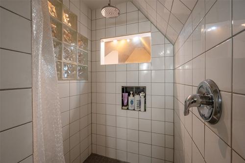 548 Burns Street, Penticton, BC - Indoor Photo Showing Bathroom