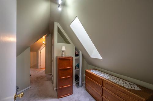 548 Burns Street, Penticton, BC - Indoor Photo Showing Other Room