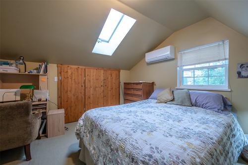 548 Burns Street, Penticton, BC - Indoor Photo Showing Bedroom