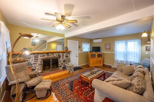 548 Burns Street, Penticton, BC - Indoor Photo Showing Living Room With Fireplace