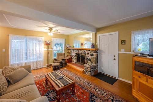 548 Burns Street, Penticton, BC - Indoor Photo Showing Living Room With Fireplace