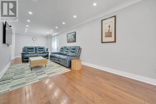 5201 Champlain Trail, Mississauga (Hurontario), ON - Indoor Photo Showing Living Room