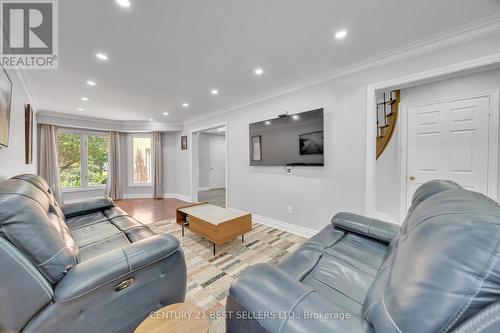 5201 Champlain Trail, Mississauga (Hurontario), ON - Indoor Photo Showing Living Room