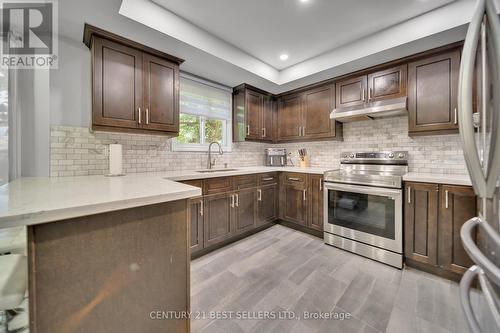 5201 Champlain Trail, Mississauga, ON - Indoor Photo Showing Kitchen